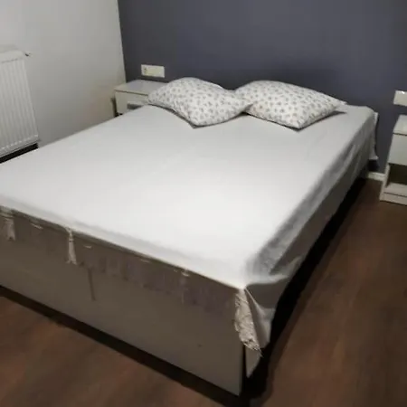 Tonitza Apartment: Urban Retreat * Cluj-Napoca